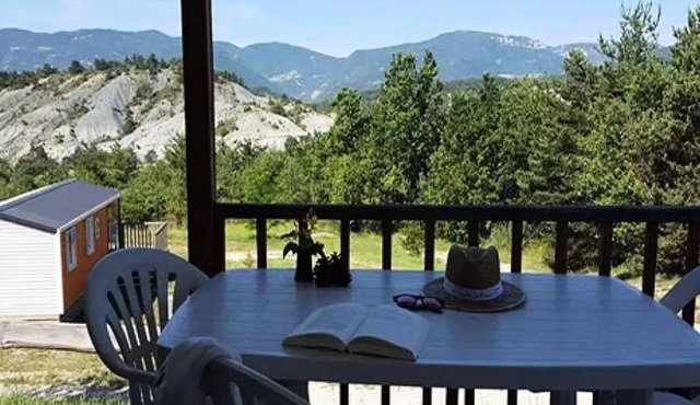 Mobil-home Standard "Sun Roller" 27m2 - 2 Schlafzimmer - überdachte Terrasse 4 Personen