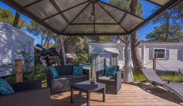 Mobil Home Vacances with Shared Pool, Private Terrace and Wi-Fi