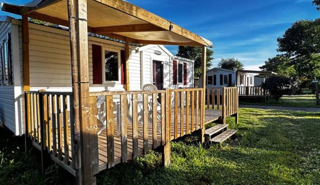 Mobile home with terrace in Anduze camping