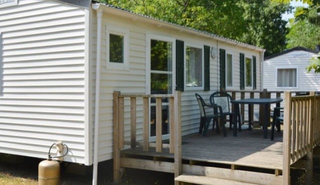 Mobile home with terrace for 6 people