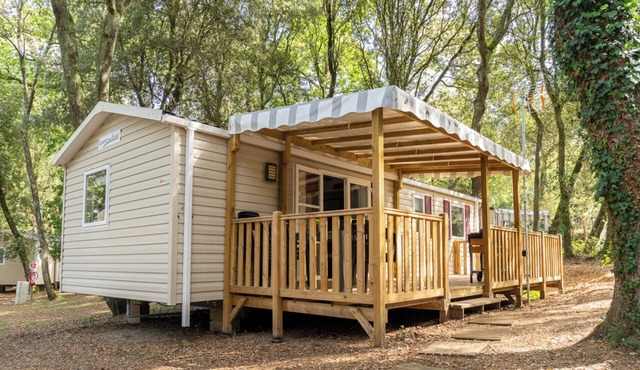 Mobile Home '8 Personnes' with Shared Pool and Private Terrace