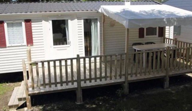 Mobile home with terrace for 7 people