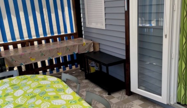 Mobile Home 'Mobil-home Kapa - Proche Mer' with Shared Pool, Private Terrace and Private Garden