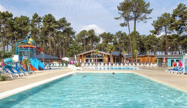 Mobile Home Elisa et Christophe with Shared Pool, Terrace & AC