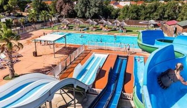 Mobile home 2 bedrooms 4 to 6 people in a 4 star campsite near the beach