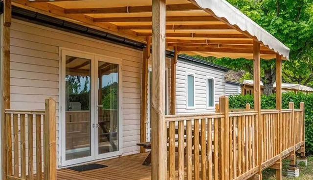 Mobile home 3 bedrooms in a campsite located on the edge of Lake Villefort