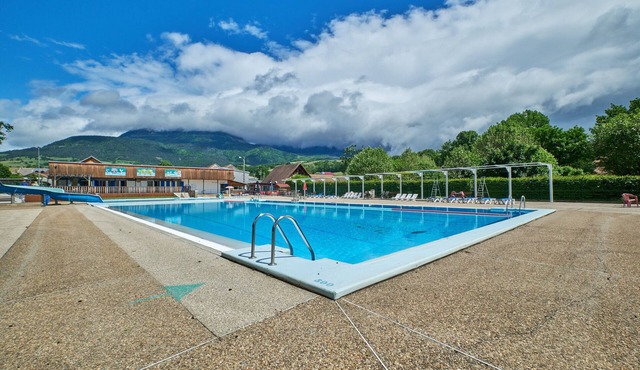 Mobile Home "4 Personnes 202" with Shared Pool & Private Terrace