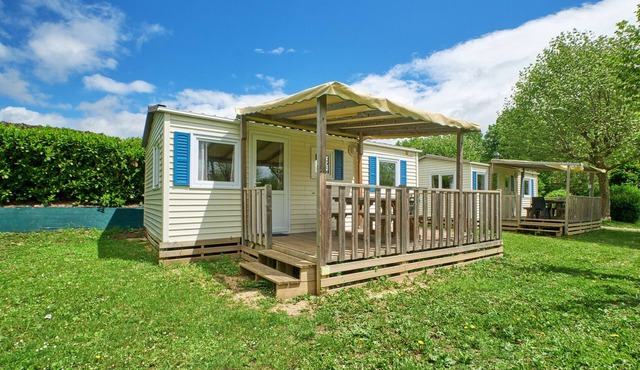 Mobile Home "5 Personnes 209" with Shared Pool & Private Terrace