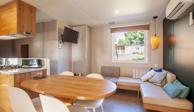 Mobile Home 'Camping Lou Soulei 218' with Sea View, Shared Pool and Air Conditioning