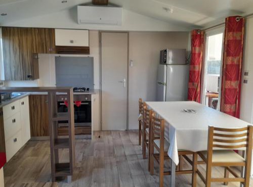 Mobile home camping les Charmettes 4 étoiles les MATHES en Charente Maritime prés du ZOO de la Palmyre 8 personnes tout confort 3 chambres 2 salles de bains 2 WC lave linge lave vaisselle climatisation bien situé