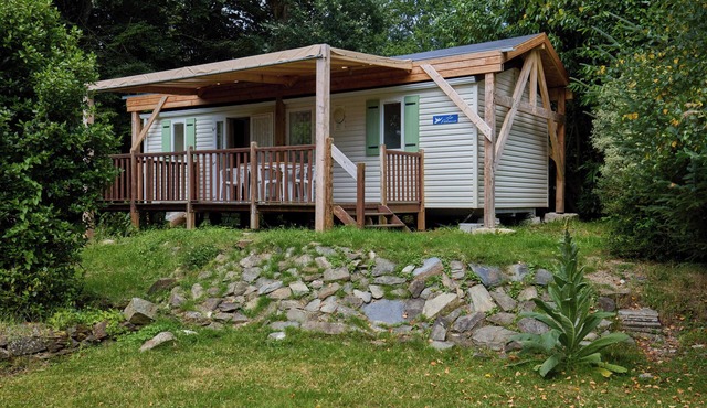 Mobile home: canal bank from Nantes to Brest