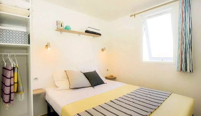 Mobile-home | Comfort | 2 Bedrooms | Sleeps 4 | Raised terrace | A/C