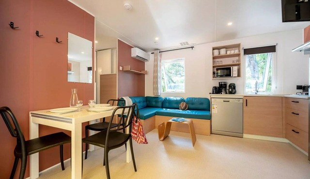 Mobile-home | Comfort | 4 Bedrooms | 8 sleeps | Raised terrace | A/C