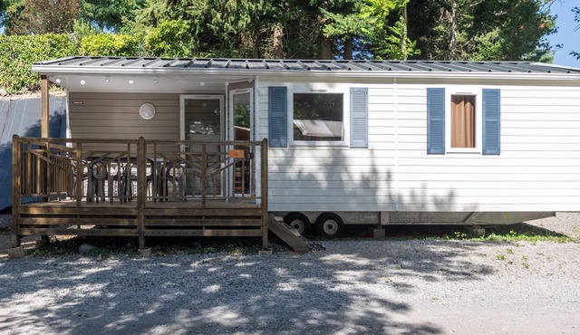 Mobile Home 'Confort A - 1-8 Pers' with Shared Pool, Private Terrace and Shared Garden