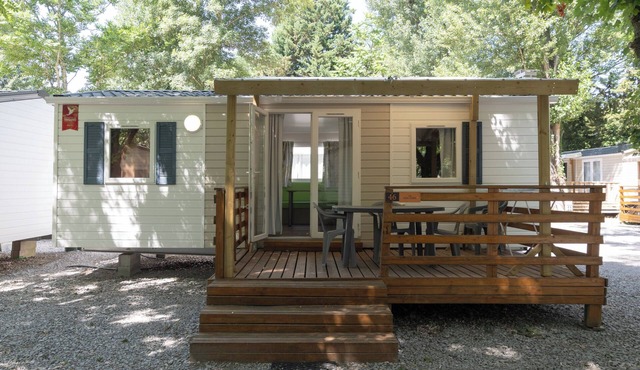 Mobile Home 'Confort A - 1-5 Pers' with Shared Pool, Private Terrace and Communal Garden