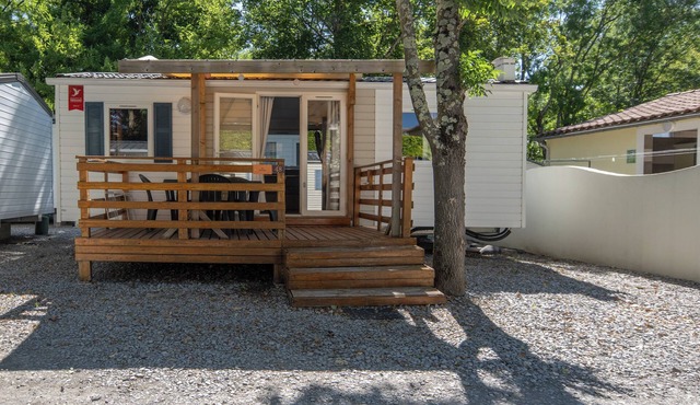 Mobile Home 'Confort B - 1-5 Persons' with Shared Pool, Private Terrace and Communal Garden