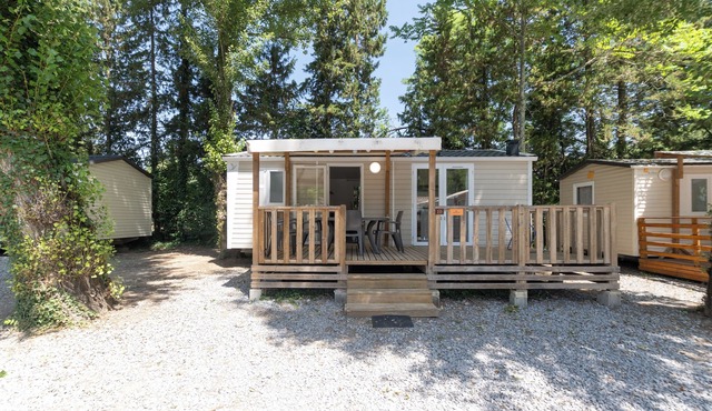 Mobile Home 'Confort C - 1-6 Pers' with Shared Pool, Private Terrace and Shared Garden