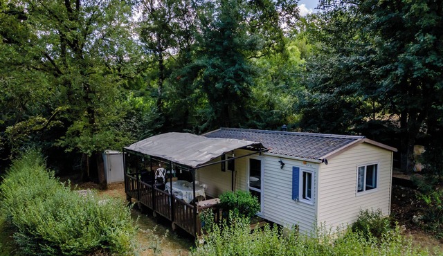 Mobile Home 'Du Soleil' with Shared Pool, Private Terrace and Wi-Fi