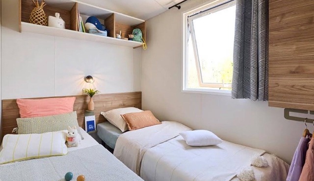 Mobile Home 'Evasion 52' with Shared Pool and Terrace