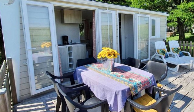 Mobile home for 4 with terrace at Les Tournesols campground