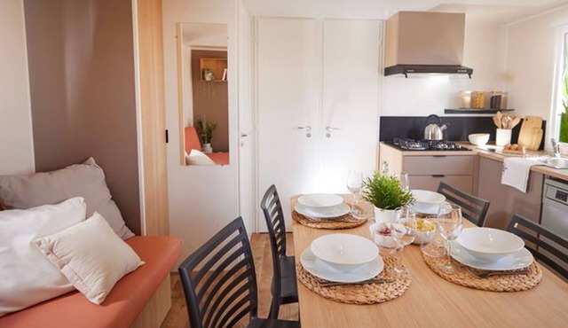 Mobile home for 7 with terrace and amenities