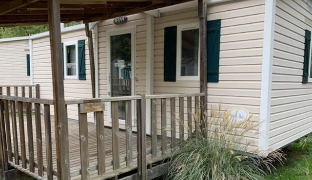 Mobile home for 5 with terrace in Argences-en-Aubrac