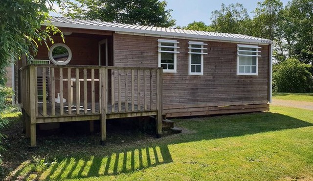 Mobile home with terrace for 6 people