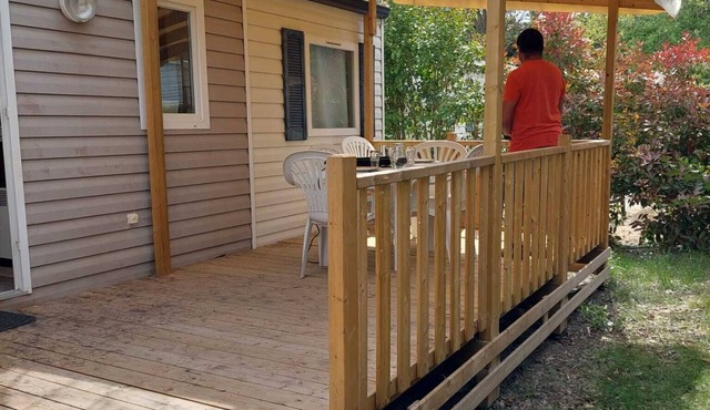 Mobile Home 'Le 147 Aux Iscles' with Shared Pool, Private Terrace, and Air Conditioning