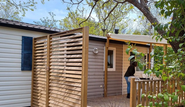 Mobile Home 'Le 154 Aux Iscles' with Shared Pool, Private Terrace and Air Conditioning