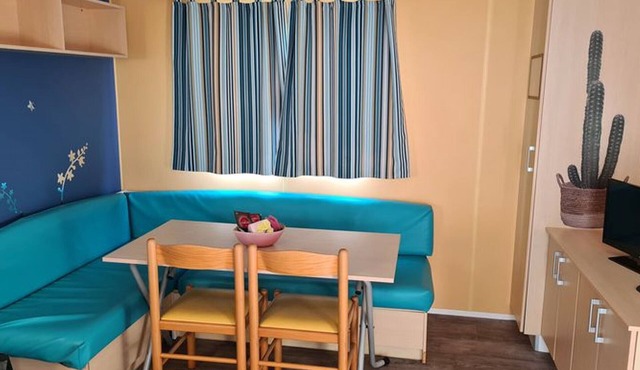 Mobile Home with Terrace - 2 Bedrooms, Sleeps 6