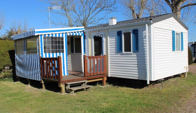 Mobile home with terrace for 6 people