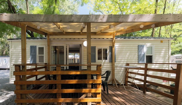 Mobile Home 'G - 1-6 Pers' with Shared Pool, Private Terrace and Shared Garden