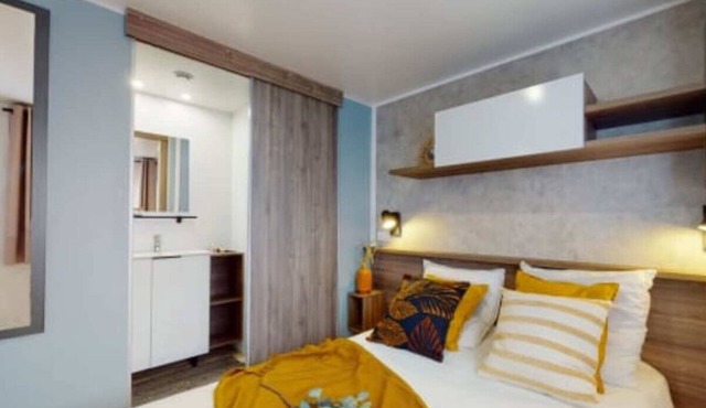 Mobile Home 'Gastes' with Shared Pool, Private Terrace and Air Conditioning