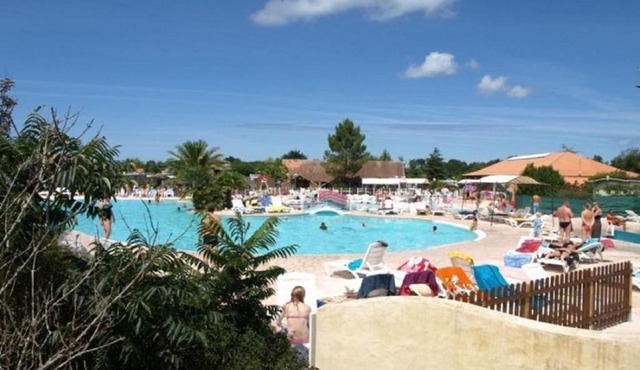 Mobile home Ht de gamme climatisé dans le camping **** de la Réserve