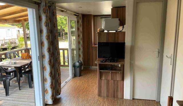 Mobile home in the heart of the Homair la pointe du Médoc campsite