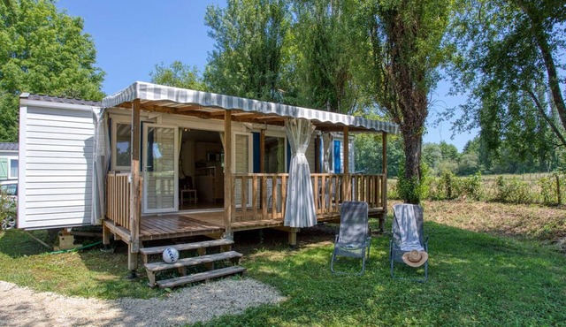 Mobile home in Groléjac with terrace and equipped kitchen