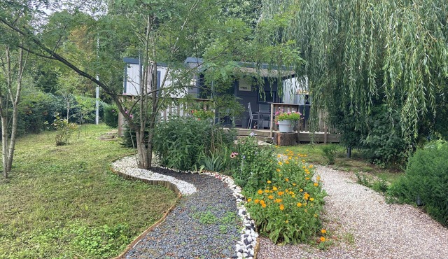 Mobile home in the countryside fishing rabbits and chickens pets welcome