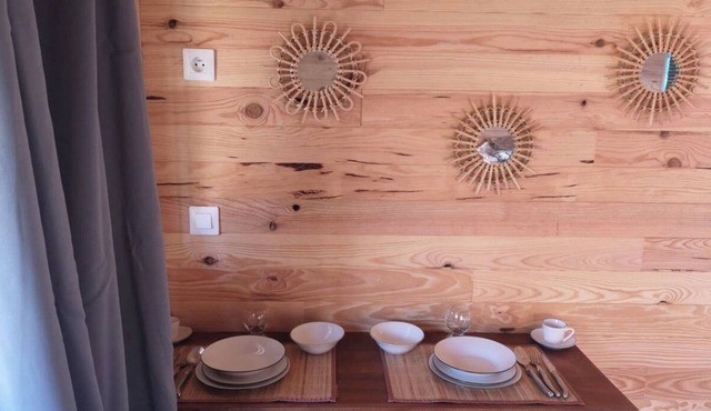 Mobile Home 'Johny - 15mins Plages Et Douarnenez' with Shared Garden