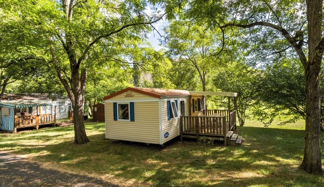 Mobile Home 'La Clairière' with Shared Pool, Private Terrace and Wi-Fi