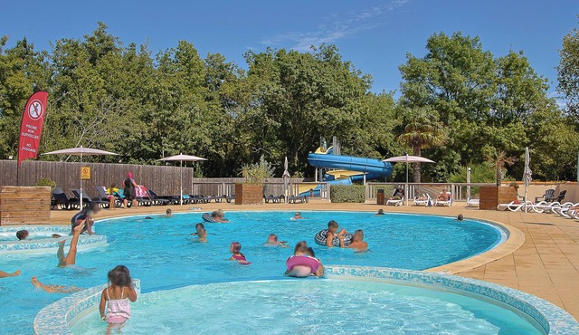 Mobile Home 'La Vie Est Belle' with Shared Pool, Private Terrace and Shared Garden
