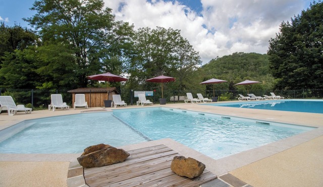 Mobile Home 'Le Chene' with Shared Pool, Private Terrace and Private Garden