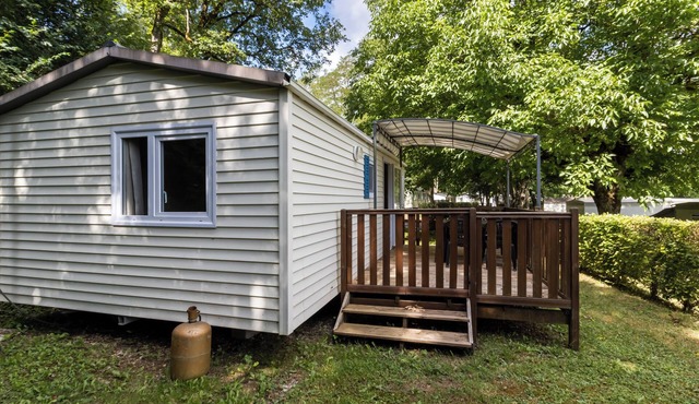Mobile Home 'Le Chene' with Shared Pool, Private Terrace and Private Garden