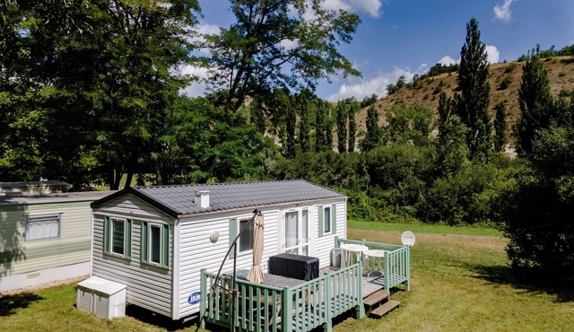 Mobile Home 'Le Cocon' with Shared Pool, Private Terrace and Wi-Fi