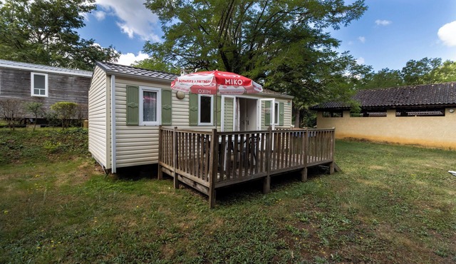 Mobile Home 'Le Noyer' with Shared Pool, Private Terrace and Private Garden