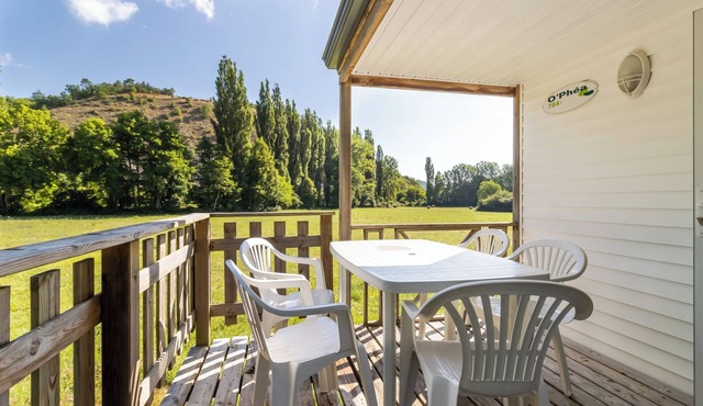 Mobile Home 'Le Panoramique' with Shared Pool, Private Terrace and Wi-Fi