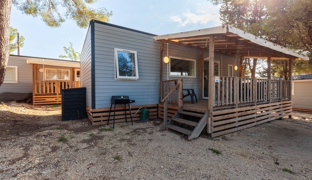 Mobile Home 'Lou Soleil 80' with Shared Pool, Wi-Fi and Air Conditioning