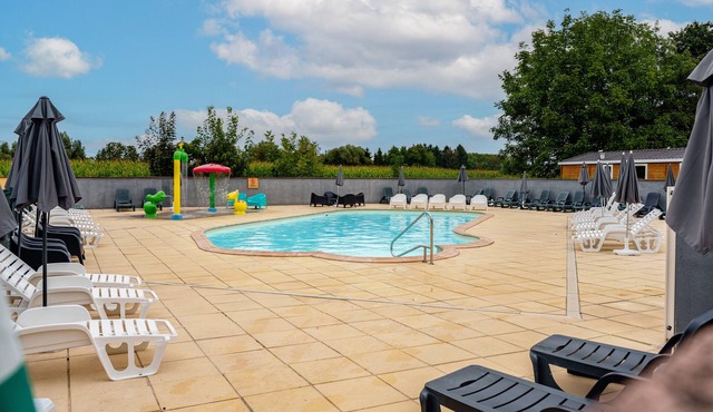 Mobile Home 'Mobihome B023 near Europapark' with Private Terrace and Shared Garden