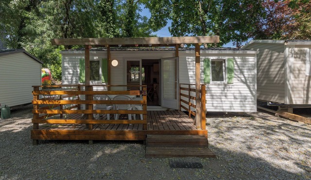 Mobile Home 'Mobil-home C - 1-6 Pers' with Shared Pool, Private Terrace and Shared Garden