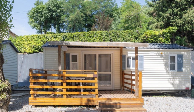 Mobile Home 'Mobil-home D - 1-6 Pers' with Shared Pool, Private Terrace and Shared Garden
