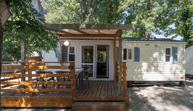 Mobile Home 'Mobil-home E - 1-6 Pers' with Shared Pool, Private Terrace and Shared Garden